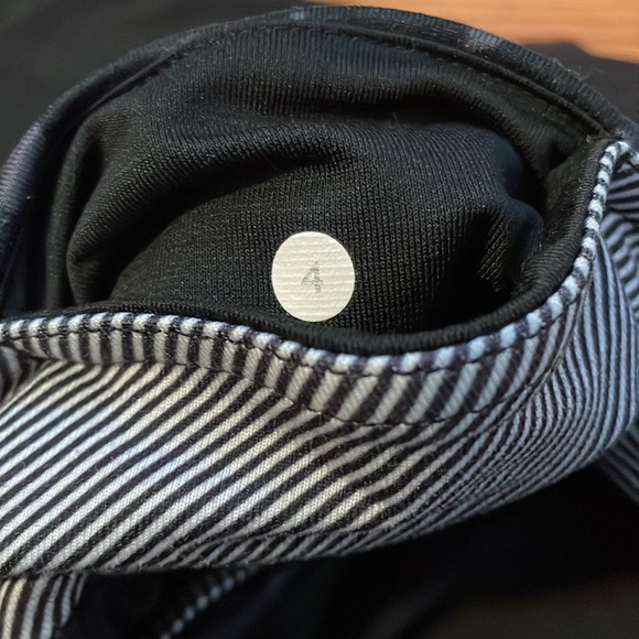 Lululemon Cropped Athletic Pants Size 4 - Picture 6 of 8